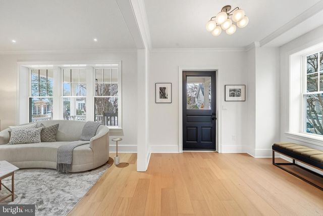 11 CEDAR ST, Alexandria, VA 22301