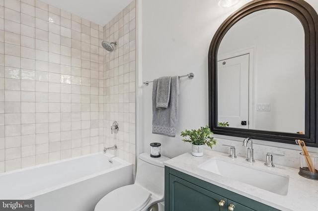 11 CEDAR ST, Alexandria, VA 22301