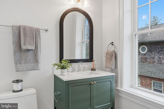 11 CEDAR ST, Alexandria, VA 22301