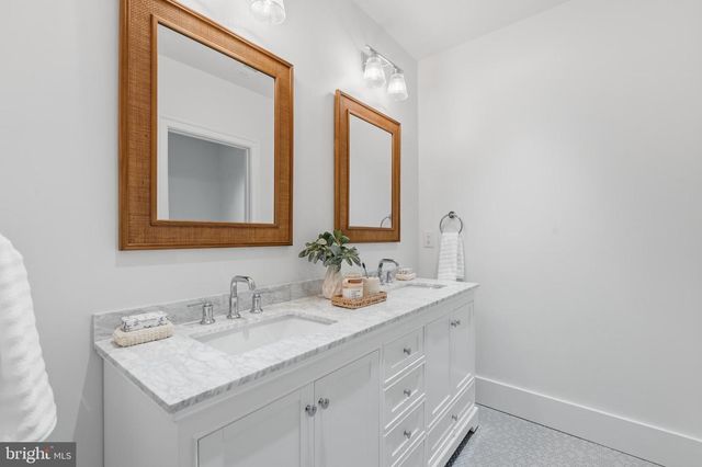 11 CEDAR ST, Alexandria, VA 22301