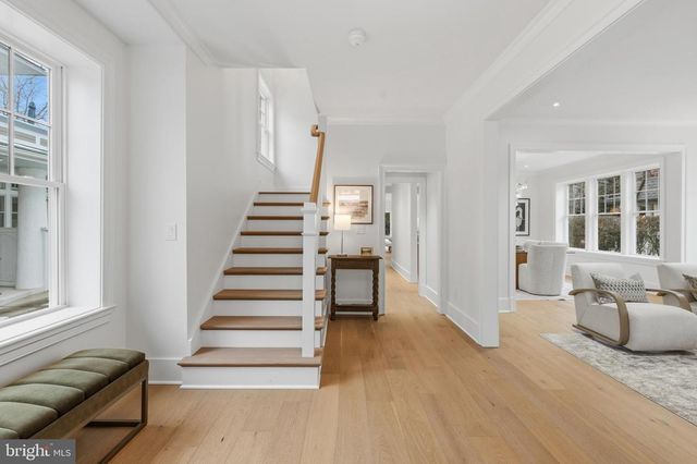 11 CEDAR ST, Alexandria, VA 22301