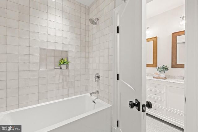 11 CEDAR ST, Alexandria, VA 22301