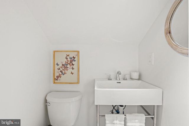 11 CEDAR ST, Alexandria, VA 22301