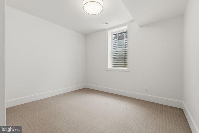 11 CEDAR ST, Alexandria, VA 22301