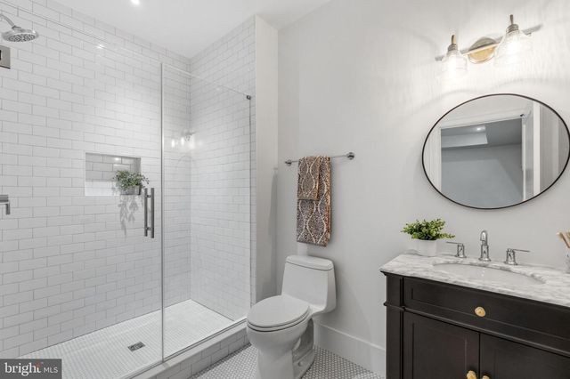 11 CEDAR ST, Alexandria, VA 22301