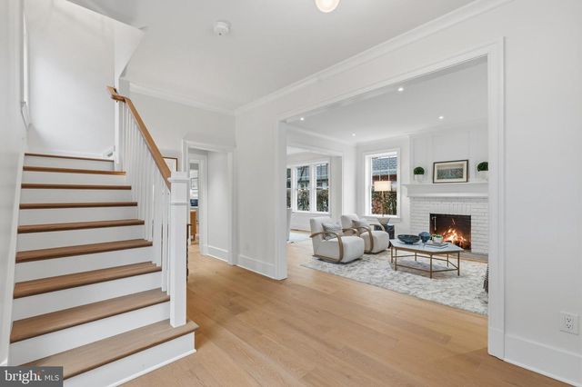 11 CEDAR ST, Alexandria, VA 22301