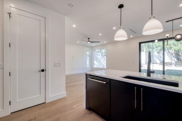 5700 LOUISE LN, Austin, TX 78757