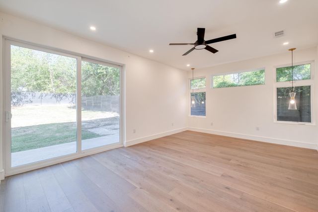5700 LOUISE LN, Austin, TX 78757