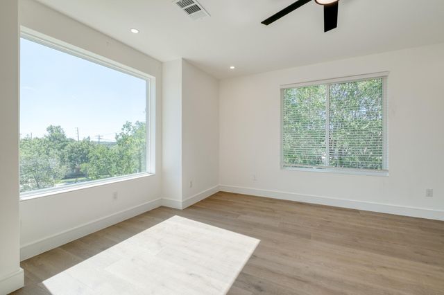 5700 LOUISE LN, Austin, TX 78757
