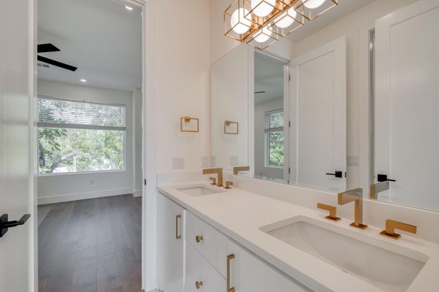 5700 LOUISE LN, Austin, TX 78757