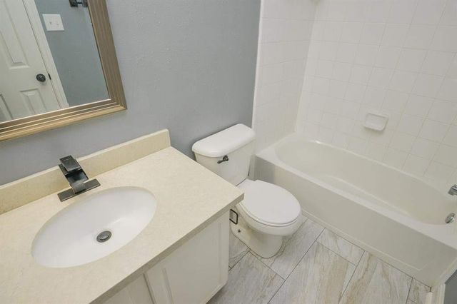 8755 Thistlemoor Lane, Houston, TX 77044