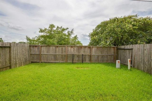 8755 Thistlemoor Lane, Houston, TX 77044