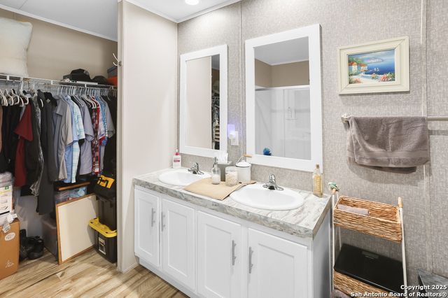 570 Pr 1523, Bandera, TX 78003