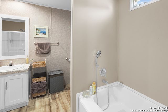 570 Pr 1523, Bandera, TX 78003