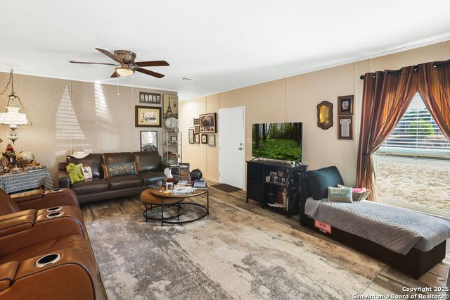 570 Pr 1523, Bandera, TX 78003