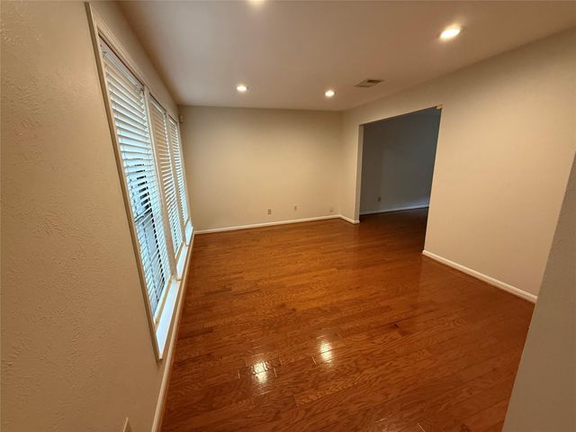 6810 Redwood Falls Drive, Pasadena, TX 77505