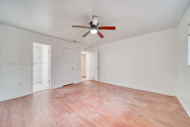 300 NE 143rd St 306, Miami, FL 33161