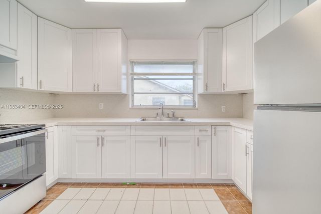 300 NE 143rd St 306, Miami, FL 33161