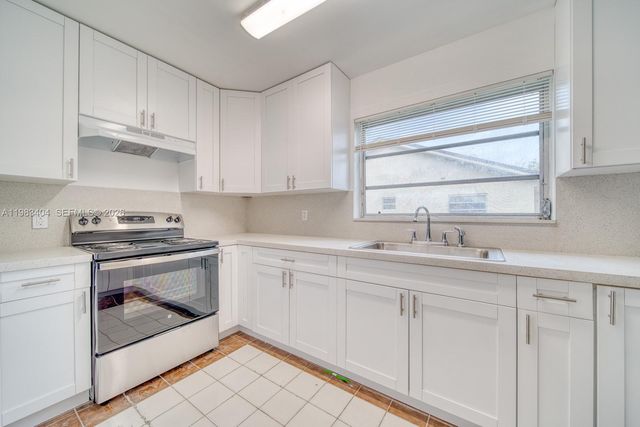 300 NE 143rd St 306, Miami, FL 33161