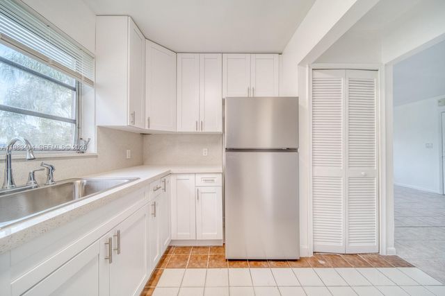 300 NE 143rd St 306, Miami, FL 33161