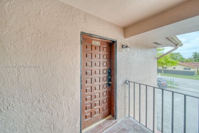 300 NE 143rd St 306, Miami, FL 33161