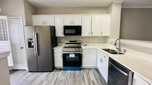 106 Northcrest Commons Cir, Nashville, TN 37211