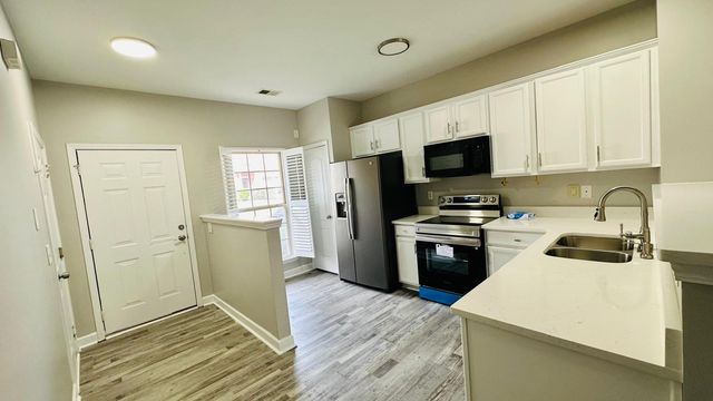 106 Northcrest Commons Cir, Nashville, TN 37211