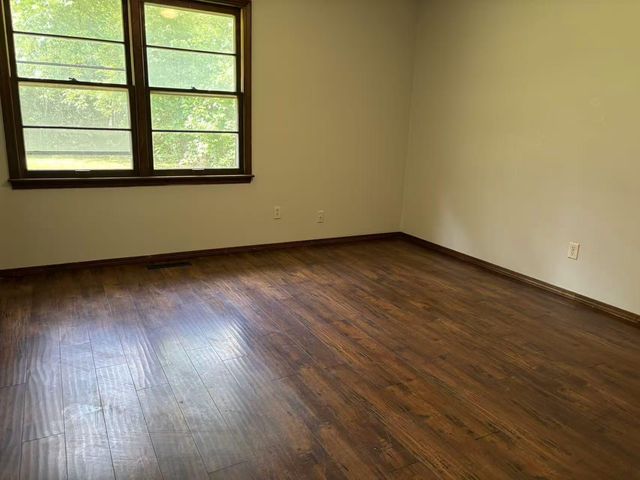 730 East Walnut Lawn Street, Springfield, MO 65807