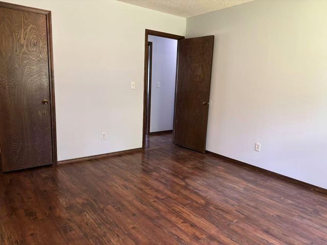 730 East Walnut Lawn Street, Springfield, MO 65807