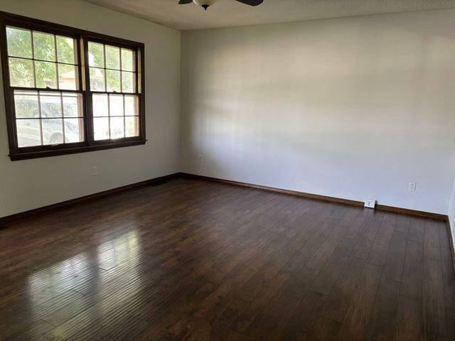 730 East Walnut Lawn Street, Springfield, MO 65807