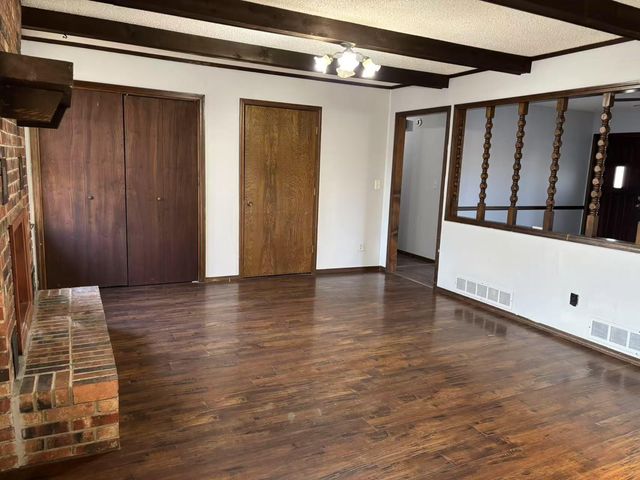 730 East Walnut Lawn Street, Springfield, MO 65807