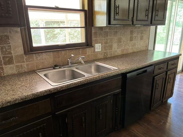 730 East Walnut Lawn Street, Springfield, MO 65807