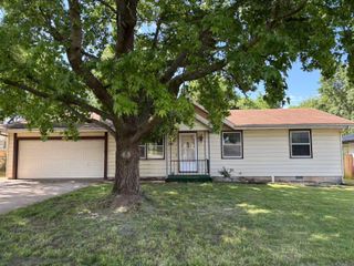 730 East Walnut Lawn Street, Springfield, MO 65807