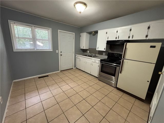 8831 Country Club Drive, Rogers, AR 72756