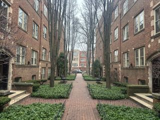 219 N Oak Park Avenue 3E, Oak Park, IL 60302