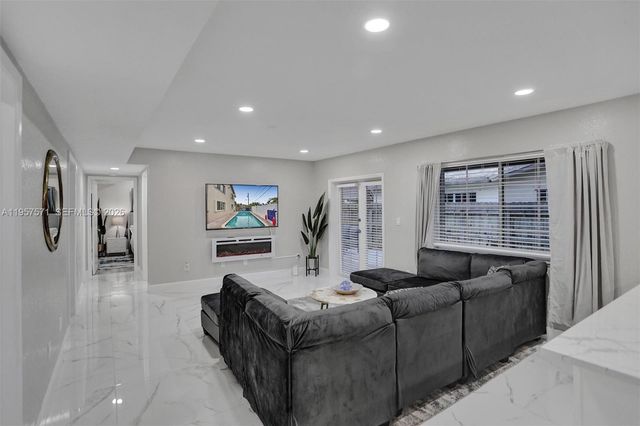 466 NE 8th Avenue, Deerfield Beach, FL 33441