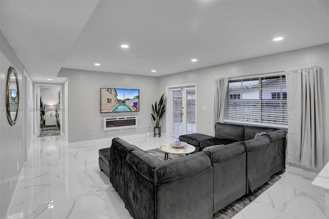 466 NE 8th Avenue, Deerfield Beach, FL 33441