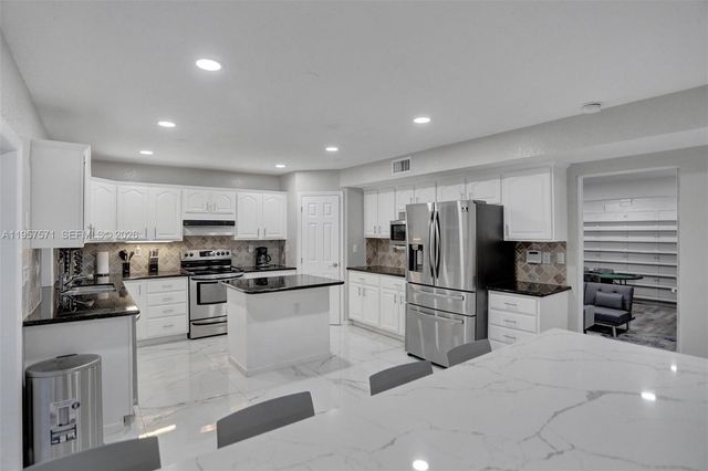 466 NE 8th Avenue, Deerfield Beach, FL 33441