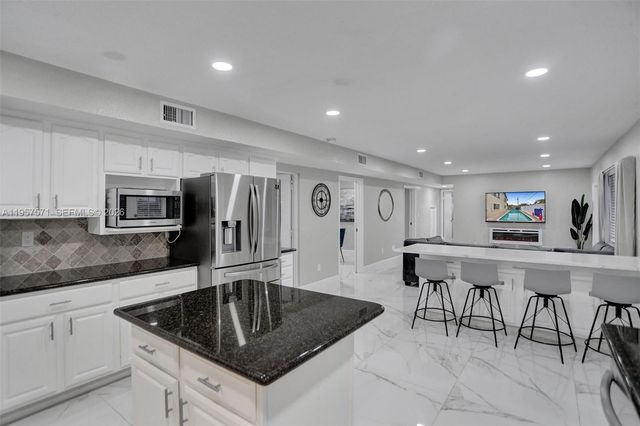 466 NE 8th Avenue, Deerfield Beach, FL 33441