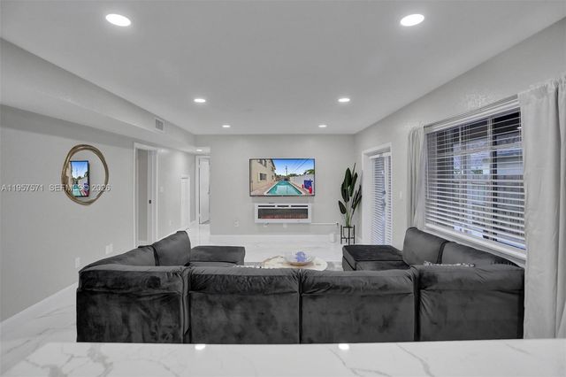 466 NE 8th Avenue, Deerfield Beach, FL 33441