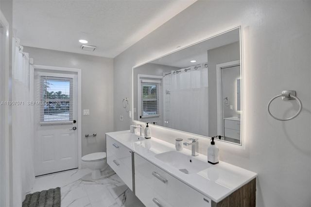 466 NE 8th Avenue, Deerfield Beach, FL 33441