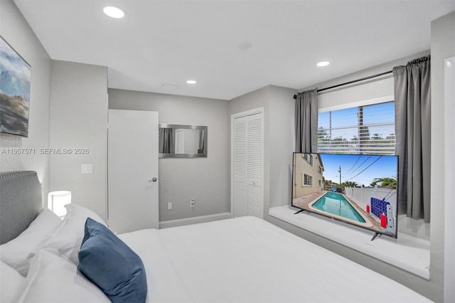 466 NE 8th Avenue, Deerfield Beach, FL 33441