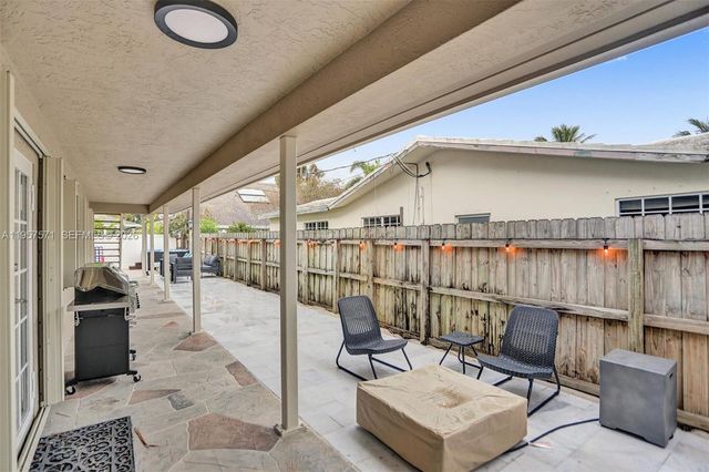 466 NE 8th Avenue, Deerfield Beach, FL 33441