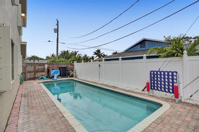 466 NE 8th Avenue, Deerfield Beach, FL 33441