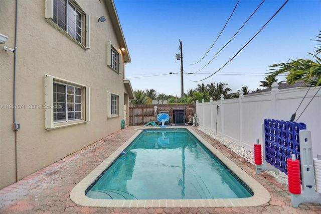 466 NE 8th Avenue, Deerfield Beach, FL 33441