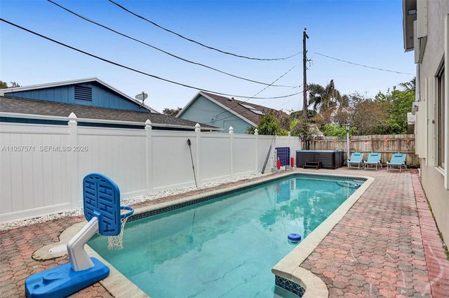 466 NE 8th Avenue, Deerfield Beach, FL 33441