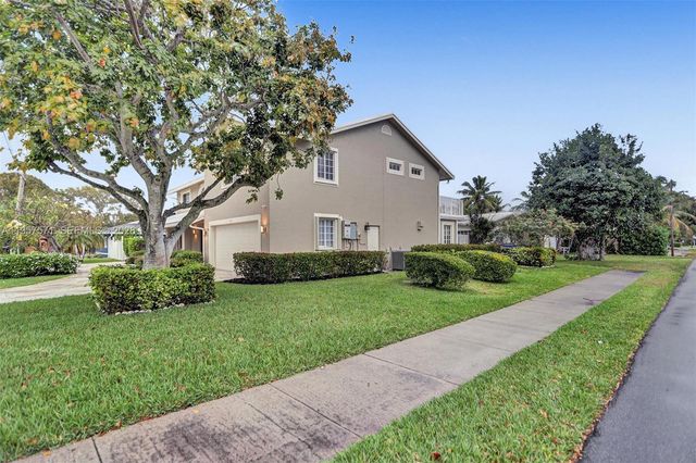 466 NE 8th Avenue, Deerfield Beach, FL 33441