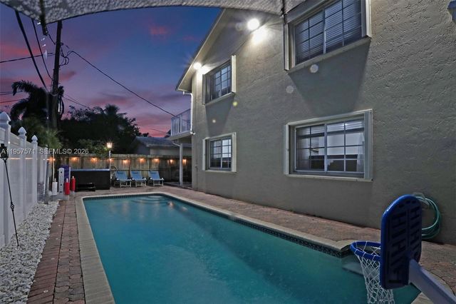 466 NE 8th Avenue, Deerfield Beach, FL 33441