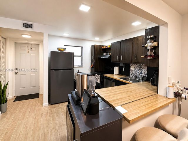 8421 Lagos De Campo Blvd 309T, Tamarac, FL 33321