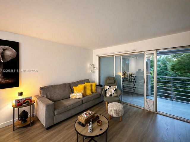 8421 Lagos De Campo Blvd 309T, Tamarac, FL 33321